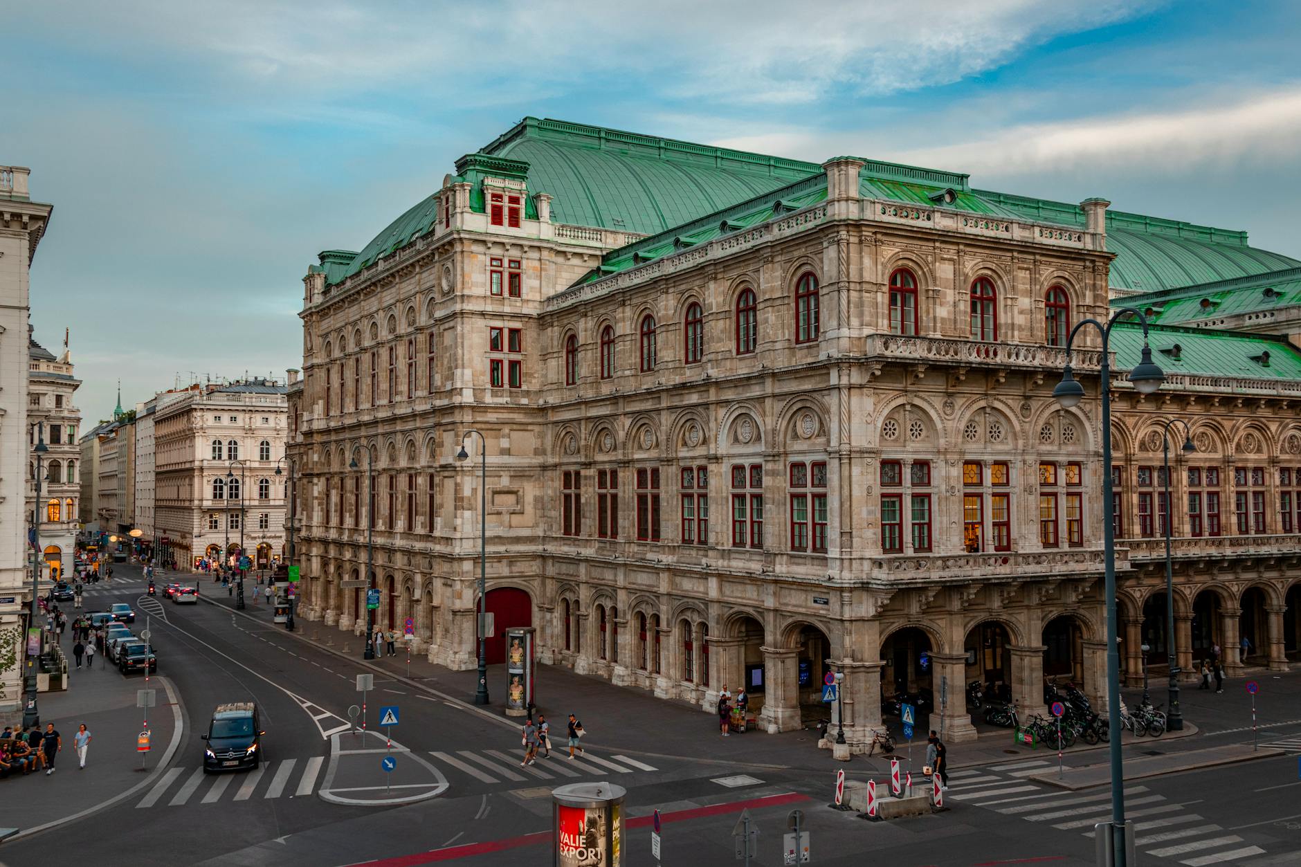Solo Travel in Vienna: Complete Safety & Experience Guide (2026)