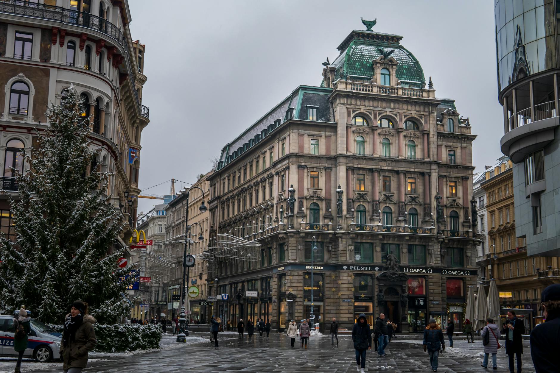 Stephansplatz — Vienna's symbolic center and the geographic heart of the city